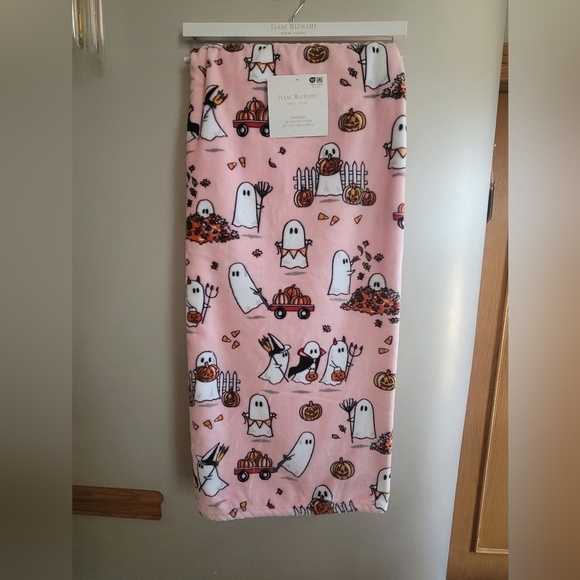 Isaac Mizrahi Pink Halloween Ghost Throw - Picture 1 of 3